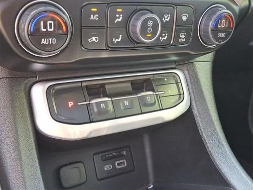 2023 GMC Acadia AWD SLT