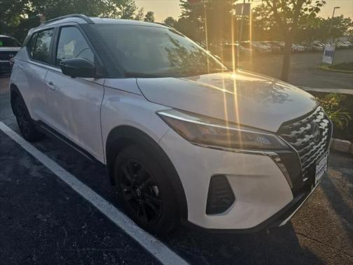 2024 Nissan Kicks SR