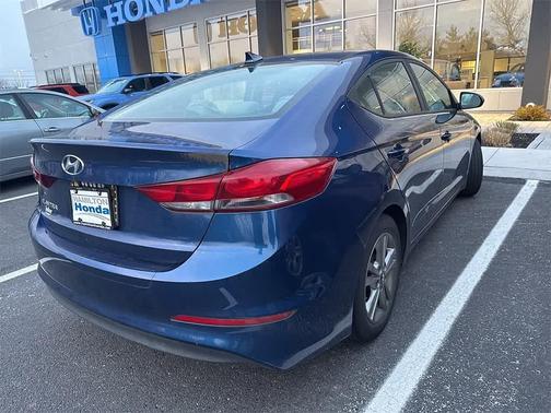 2017 Hyundai ELANTRA SE