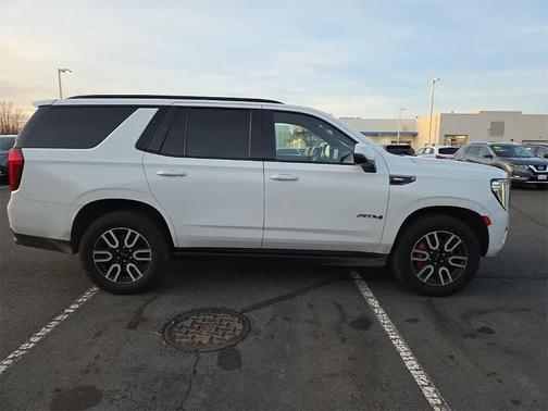 2022 GMC Yukon 4WD AT4
