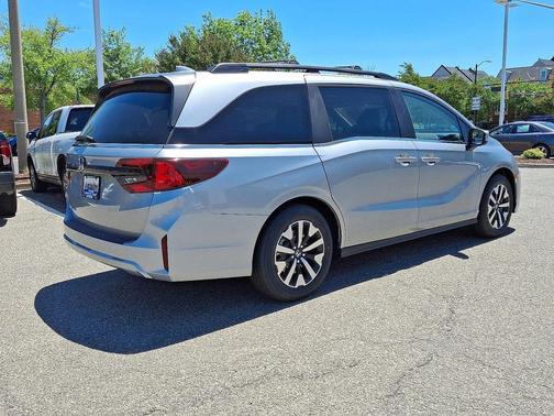 Solar Silver Metallic 2026 Honda Odyssey EX-L