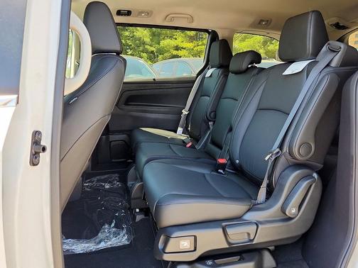 Platinum White Pearl 2026 Honda Odyssey EX-L