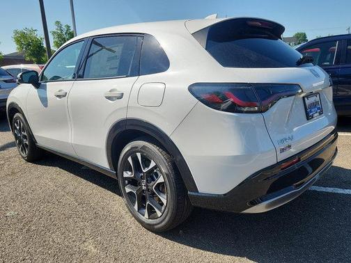 Platinum White Pearl 2027 Honda HR-V EX-L