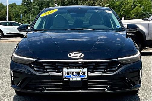 Abyss Black 2025 Hyundai ELANTRA Limited