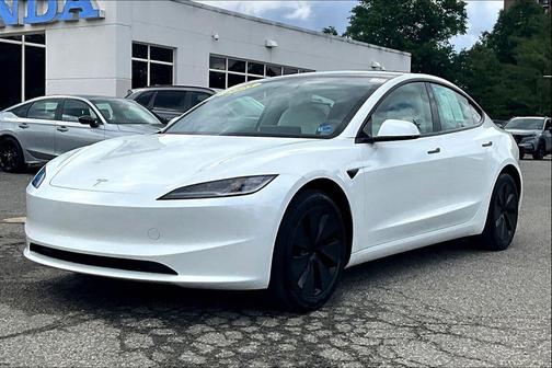 Pearl White Multi-Coat 2025 Tesla Model 3 Standard Range