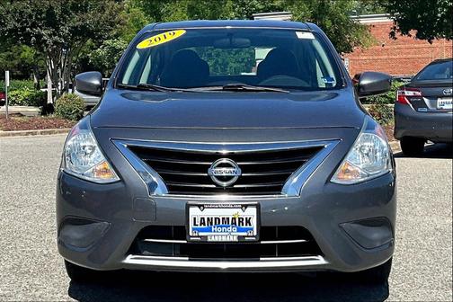 Gun Metallic 2019 Nissan Versa 1.6 SV