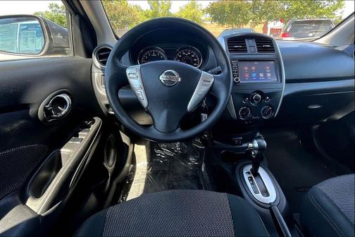 Gun Metallic 2019 Nissan Versa 1.6 SV