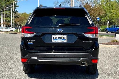 Crystal Black Silica 2022 Subaru Forester Limited