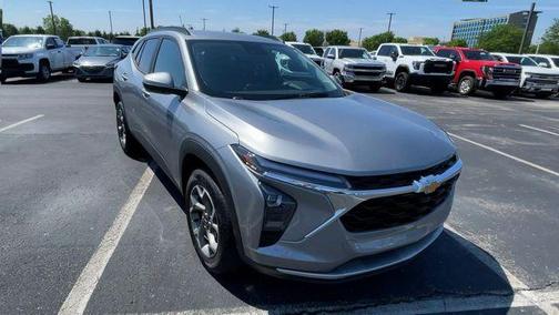 Sterling Gray Metallic 2024 Chevrolet Trax LT