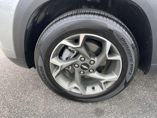 Sterling Gray Metallic 2024 Chevrolet Trax LT