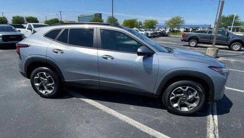 Sterling Gray Metallic 2024 Chevrolet Trax LT