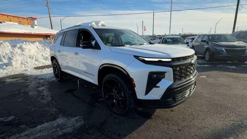 Iridescent Pearl Tricoat 2024 Chevrolet Traverse RS