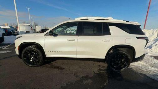 Iridescent Pearl Tricoat 2024 Chevrolet Traverse RS