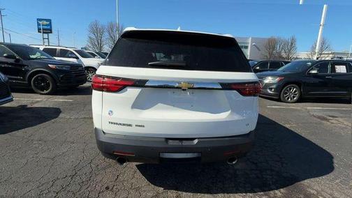 Summit White 2022 Chevrolet Traverse LT Cloth