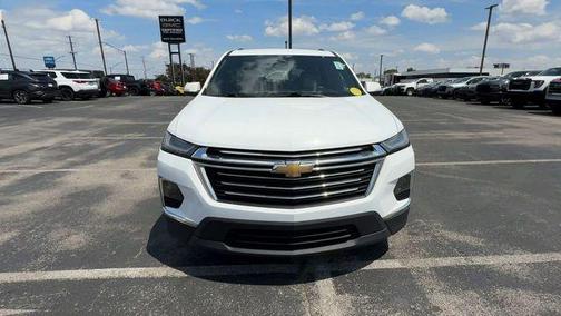 Summit White 2022 Chevrolet Traverse LT Cloth