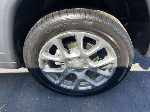 Sting Gray Clearcoat 2023 Jeep Compass Latitude Lux