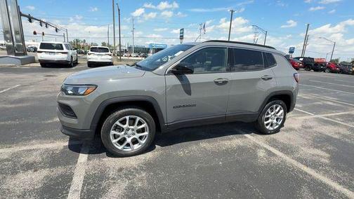 Sting Gray Clearcoat 2023 Jeep Compass Latitude Lux