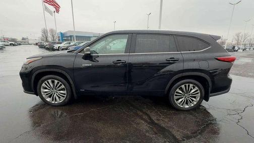 Midnight Black Metallic 2021 Toyota Highlander Hybrid Platinum