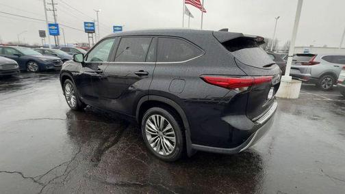 Midnight Black Metallic 2021 Toyota Highlander Hybrid Platinum