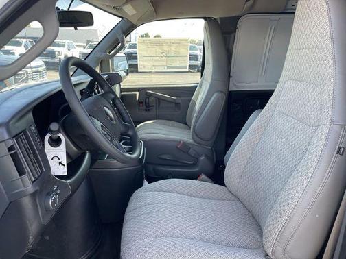 2025 GMC Savana 2500 Work Van