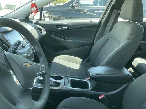 Summit White 2017 Chevrolet Cruze LT
