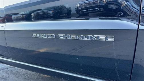 Photo 5 of 34 of 2020 Jeep Grand Cherokee Overland