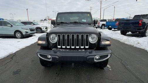 Black Clearcoat 2022 Jeep Wrangler Unlimited Sahara