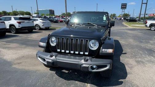 Black Clearcoat 2022 Jeep Wrangler Unlimited Sahara