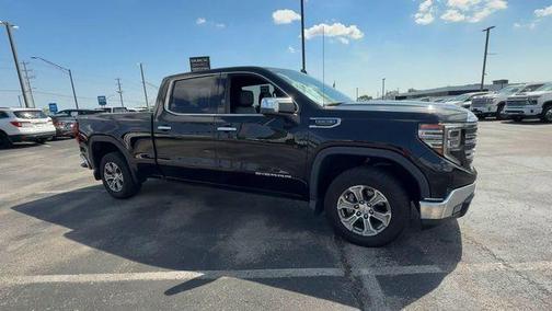 Onyx Black 2022 GMC Sierra 1500 SLT