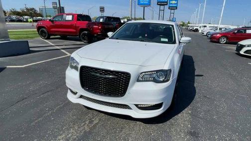 Bright White Clearcoat 2022 Chrysler 300 Touring L