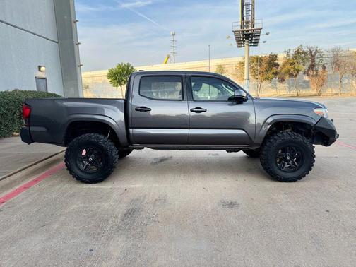 2019 Toyota Tacoma SR