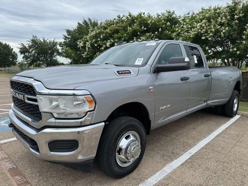 2022 RAM 3500 Tradesman Crew Cab 4x4 8' Box