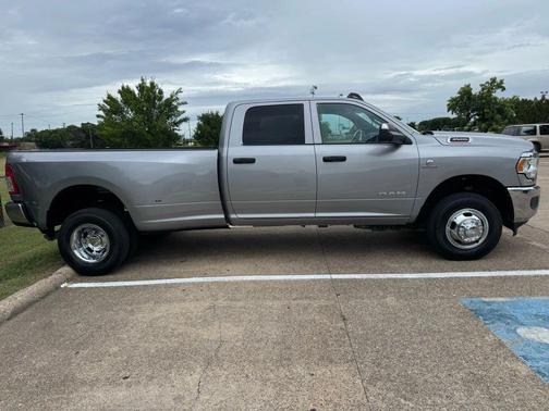 2022 RAM 3500 Tradesman Crew Cab 4x4 8' Box