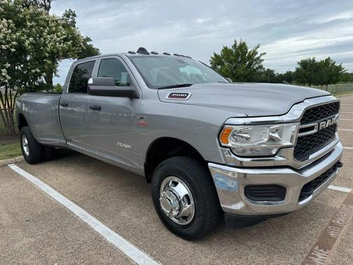 2022 RAM 3500 Tradesman Crew Cab 4x4 8' Box