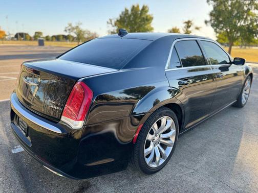 2018 Chrysler 300 Touring