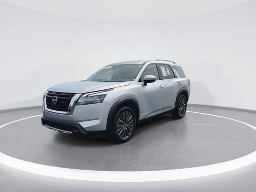 Brilliant Silver Metallic 2024 Nissan Pathfinder SL