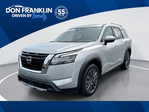 Brilliant Silver Metallic 2024 Nissan Pathfinder SL