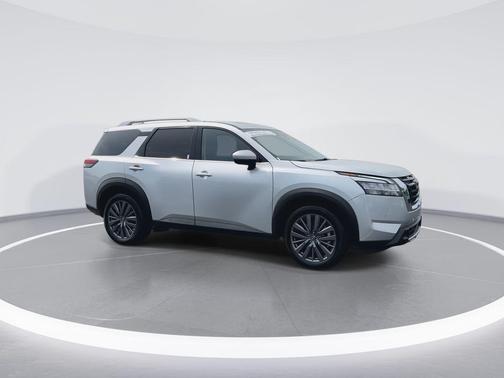 Brilliant Silver Metallic 2024 Nissan Pathfinder SL
