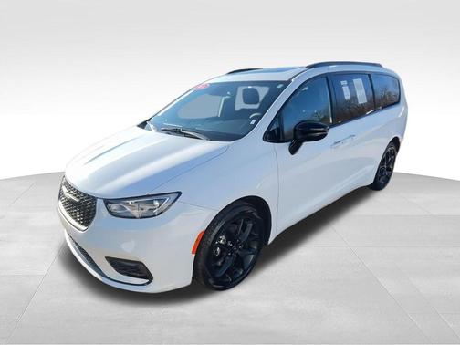 Bright White Clearcoat 2025 Chrysler Pacifica Limited