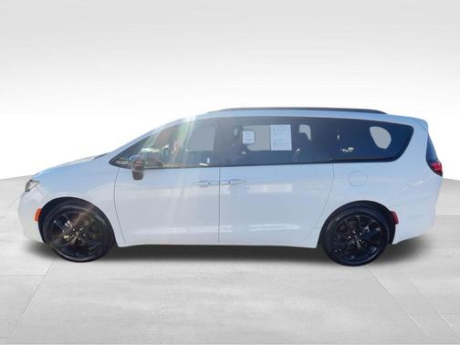 Bright White Clearcoat 2025 Chrysler Pacifica Limited