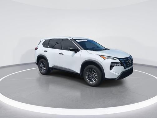 Everest White P 2024 Nissan Rogue S