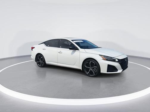 White 2023 Nissan Altima 2.5 SR