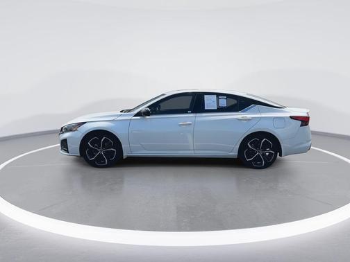 White 2023 Nissan Altima 2.5 SR