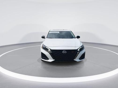 White 2023 Nissan Altima 2.5 SR