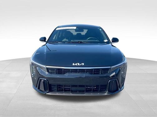 Aurora Black Pearl 2025 Kia K4 GT-Line