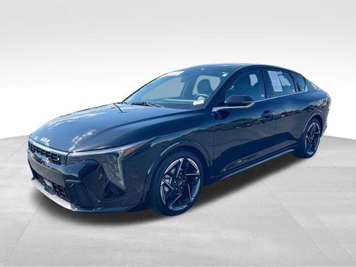 Aurora Black Pearl 2025 Kia K4 GT-Line