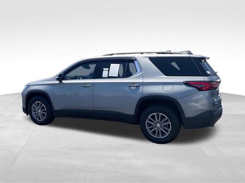 Sterling Gray Metallic 2023 Chevrolet Traverse LT Leather