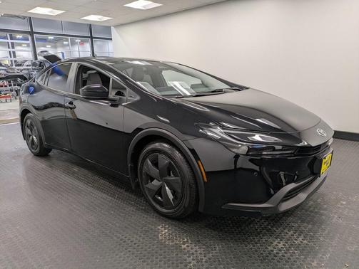 2025 Toyota Prius LE