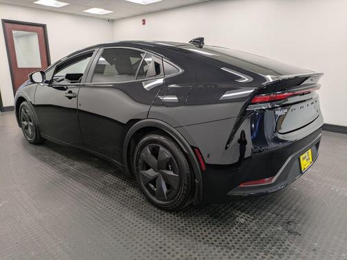 2025 Toyota Prius LE