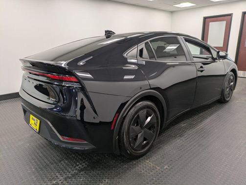 2025 Toyota Prius LE